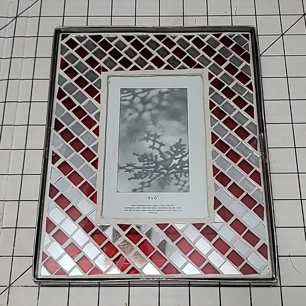 Mirror/Red Glass Frame - 4